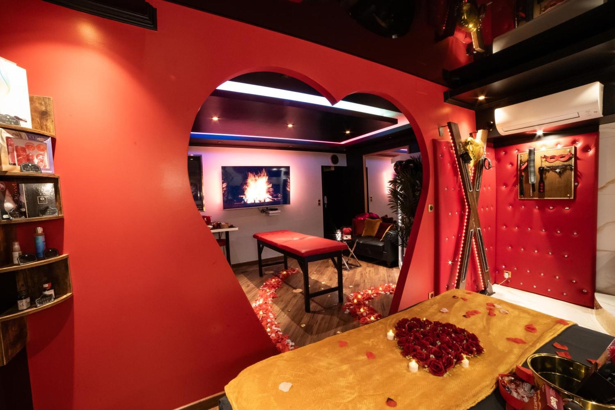Sensual Sauna Double Douche Apartment